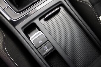 Volkswagen Golf 7 2.0 TDI (110 kW) vo výbave Highline - 10