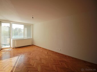 Exluzívny byt v tichej časti mesta Žiar nad Hronom s gar? - 10