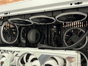 Ryzen 9 9900X3D\96GB\RTX 4090\SSD\1200W Zdroj - 10