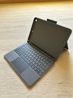 iPad 8. generácie (32GB, WiFi) + Klávesnica Logitech Combo - 10