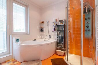 155m2 LUXUSU: byt s garážou, terasou a 2 saunami - 10