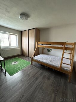 Na predaj zrekonštruovaný rodinný dom v obci Kozárovce - 10