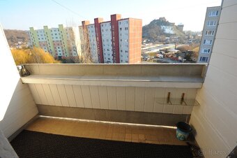 Pekný 3 izbový byt s balkónom - 10