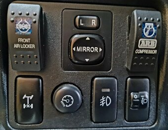 Hladá sa ukradnutá TOYOTA HILUX - 10