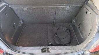 OPEL CORSA D 1.2 Benzín (63 kW), r. 2011 - 10