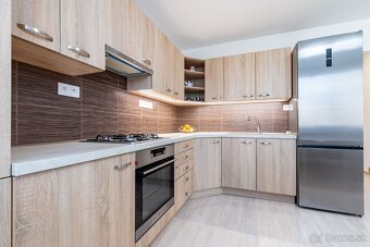 NA PREDAJ VEĽKÝ 2 IZBOVÝ BYT PO KOMPLETNEJ REKONŠTRUKCII | 5 - 10