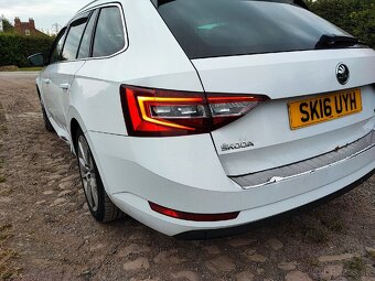 Rozpredám Škoda Superb 3 kombi Elegance - 10