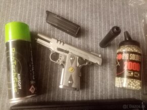 Plynová airsoftová zbraň - 10