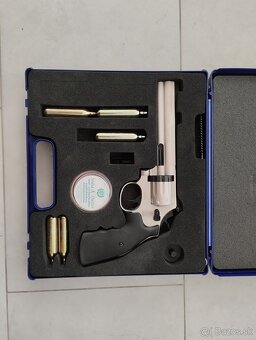 SMITH&WESSON VZDUCHOVÁ PIŠTOL 4,5mm - 10