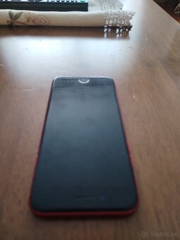 Predám iPhone SE (2020) 64 Gb Product Red vo funkčnom stave - 10