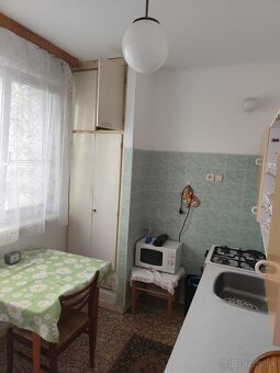 Predám v centre Topolčian 3 izbový byt s balkonom - 10