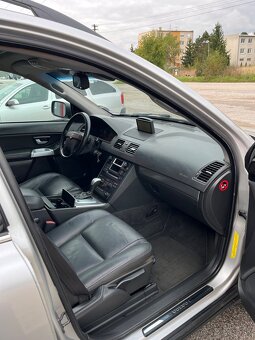 Volvo XC90 4.4 V8 232kW 4x4 = 7 miest, A/T, Navi, Top Stav = - 10