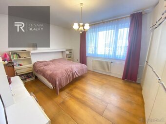 Cena dohodou. Veľký 6 izbový rodinný dom, pozemok 1021 m2, P - 10