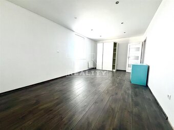 PRIESTRANNÝ 3-IZBOVÝ BYT PO REKONŠTRUKCII – HOLÍČ,... - 10