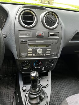 FORD FIESTA 1.3i Futura - 10