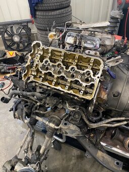 Predám BMW x5 e70 originál mpower 555ps - 10