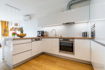 NA PREDAJ MODERNÝ 3-IZBOVÝ BYT S KRÁSNYM VÝHĽADOM - 10