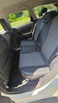 Toyota Auris Hybrid touring sport kombi - 10