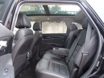 Kia Sorento 2.2 CRDi 4x4 147kW automat,ťažné,360°kamera,pano - 10
