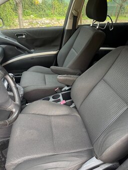 Toyota Corolla Verso 130KW 7Miestna - 10