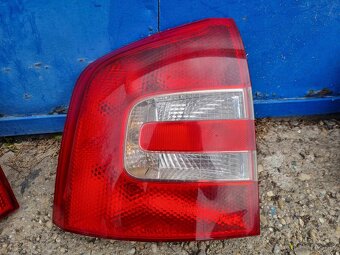 PREDAM ZADNE SVETLA SKODA OCTAVIA 2 sedan aj combi - 10