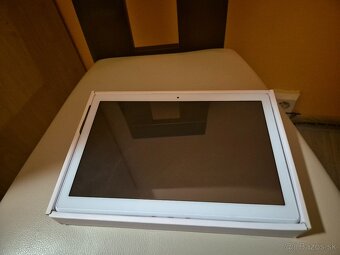 Predam tablet M10 bielej farbe - 10