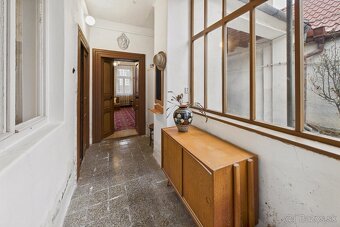 Vidiecky 3-izbový rodinný dom s letnou kuchyňou a dielňami – - 10