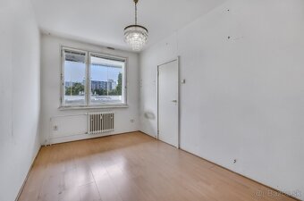 NA PREDAJ 2-IZBOVÝ BYT, PÔVODNÝ STAV, VEĽKÁ LOGGIA, KARLOVKA - 10