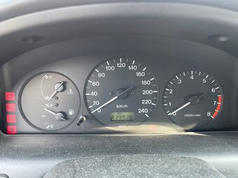 Mazda 323f - 10
