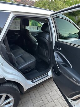 Hyundai Grand Santa Fe - 10