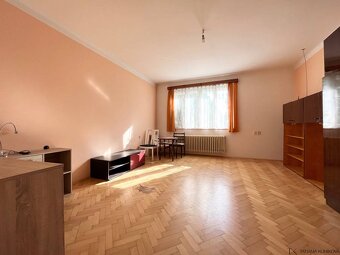 Na predaj rodinný dom v pôvodnom stave, pozemok 686 m2, Škol - 10