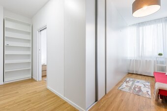 PONUKA: veľký, moderný 3-izbový byt pri Kuchajde. - 10