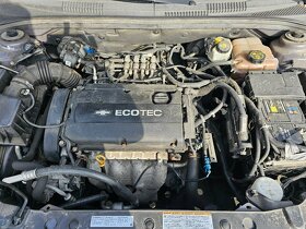 Predám alebo rozpredám Chevrolet cruze 1,8 bez motora. - 10