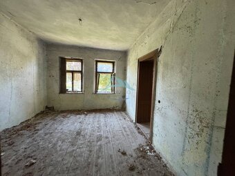 Znížená cena Stavebný pozemok rodinný dom na rekonštrukciu - 10