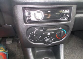 Peugeot 206 206 + 1,1 44KW,nová STK benzín manuál 44 kw - 10