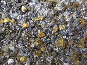 Mineral (galenit, chalkopyrit, sfalerit, kremeň) (Hodruša) - 10