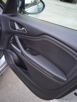Opel zafira III turer 7miestne - 10