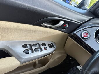 Honda Civic 1.8 Benzín Automat - 10