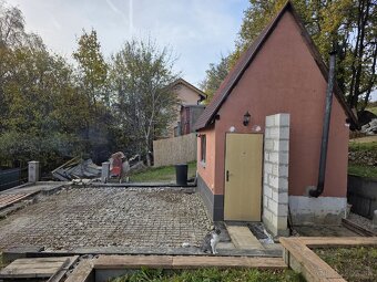 Rekreačný pozemok s chatkou - 10