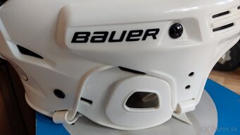 HOKEJOVÁ HELMA - 10