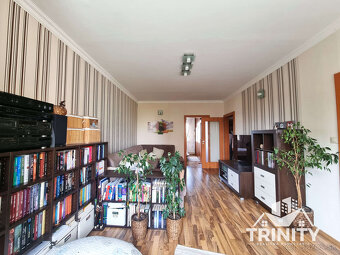 Novinka - Na predaj kompletne zariadený 4-izbový byt s balkó - 10
