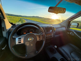 NISSAN NAVARA DOUBLE CAB 2,5 - 10