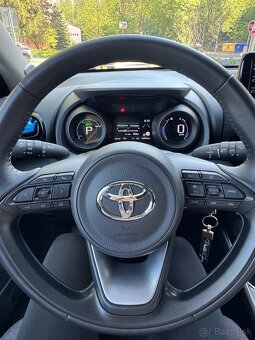 predám toyotu yaris hybrid - 10