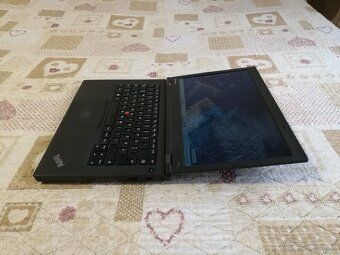 Lenovo. i5-4 gen. SSD 256 GB. RAM 16 GB. 14“ HD. - 10
