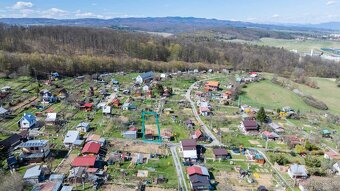 Chatka so záhradou v Záhradkárskej osade Zvolen pod Strážou - 10
