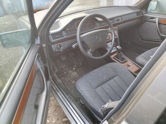 Mercedes w 124 250D - 10