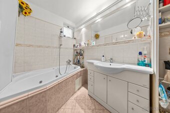 Predaj priestranný 4 izb. byt s garážou vo výbornej lokalite - 10