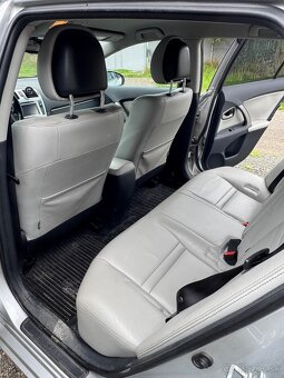 Predám Toyota Avensis combi 2,0 diesel - 10