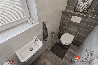 Moderný 4izbový mezanín s terasou a záhradou v srdci Rovinky - 10