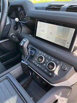 LAND ROVER DEFENDER - 10